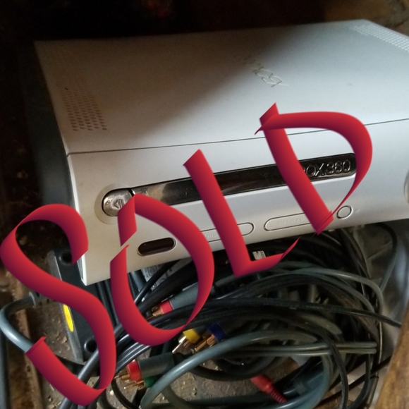 S o l D Xbox 360 with controller and original power cord and other cords